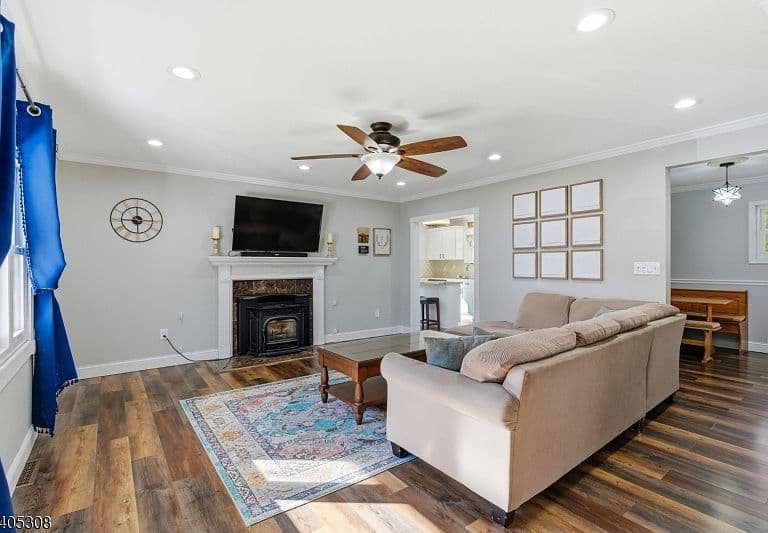 Listing photo 3