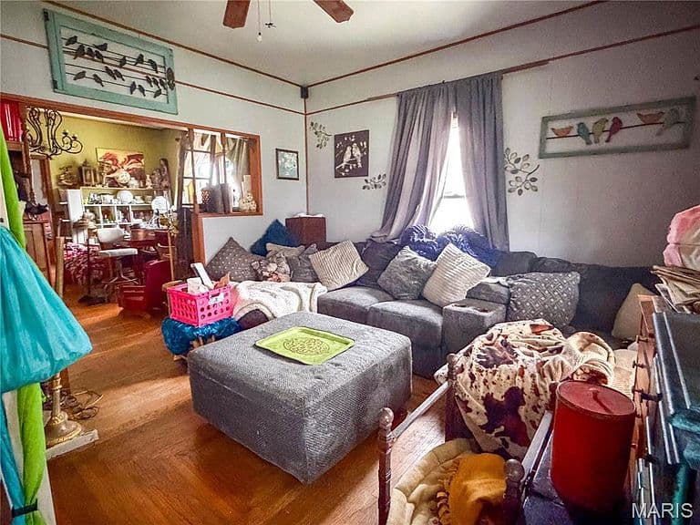 Listing photo 2