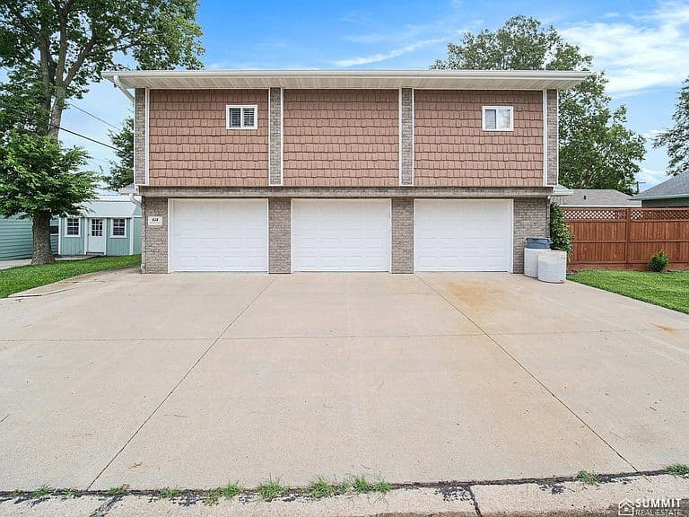 Listing photo 3