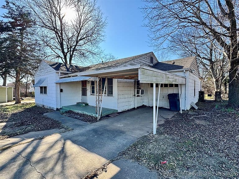 Listing photo 3