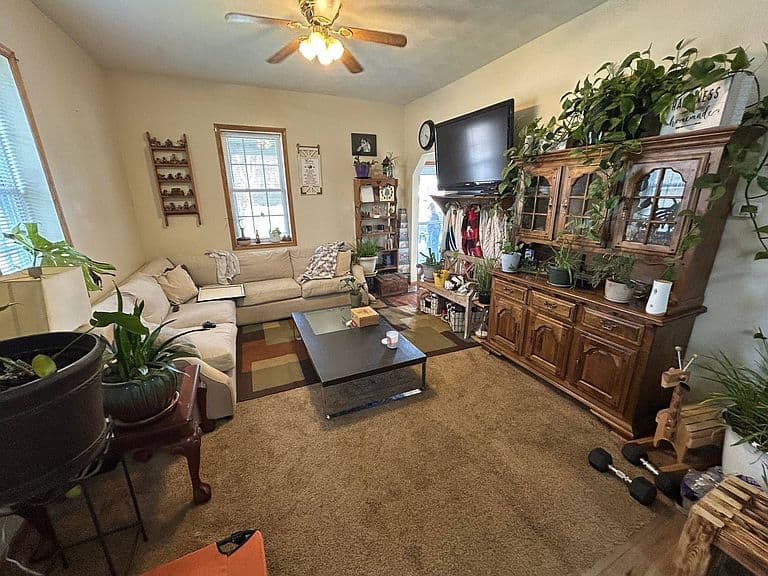 Listing photo 3