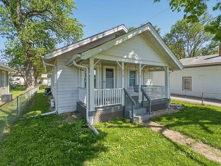 Listing photo 2