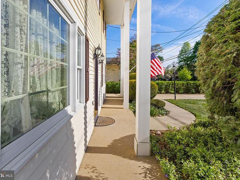 Listing photo 4