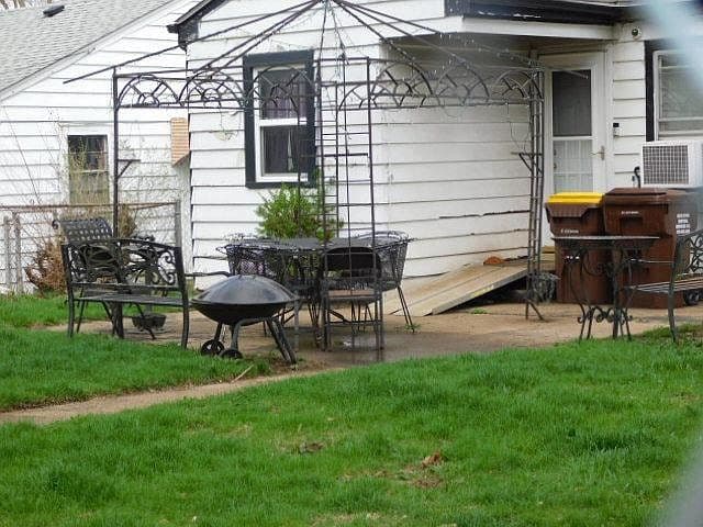 Listing photo 3