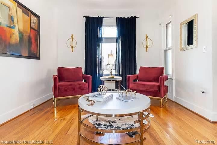 Listing photo 3