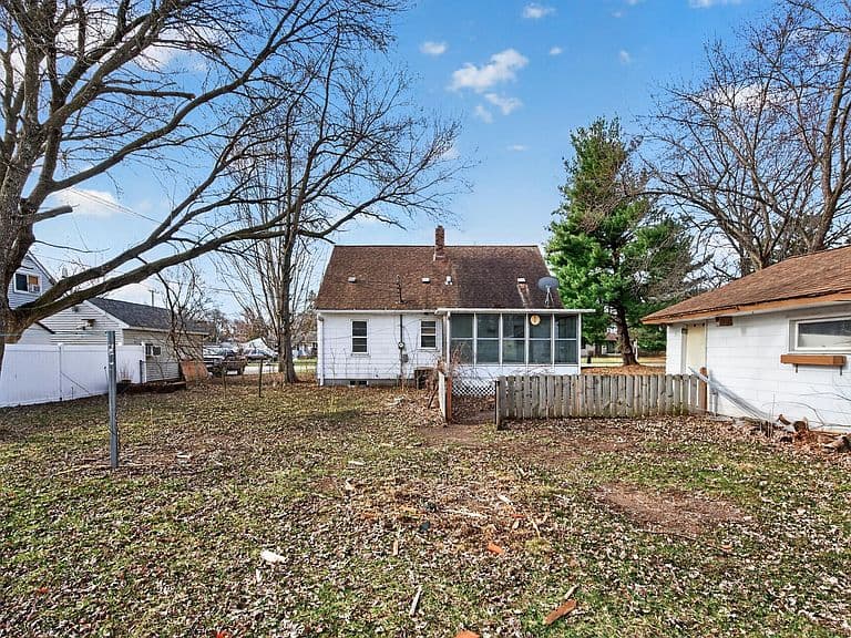 Listing photo 2