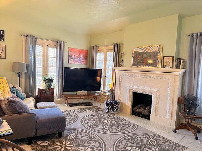 Listing photo 5