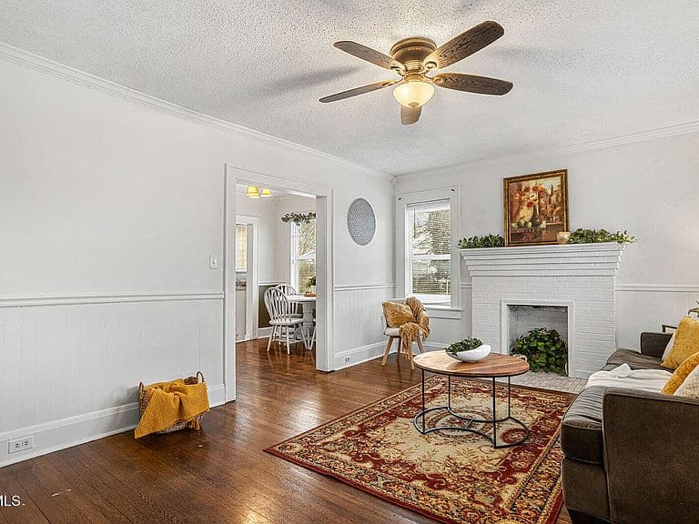 Listing photo 5