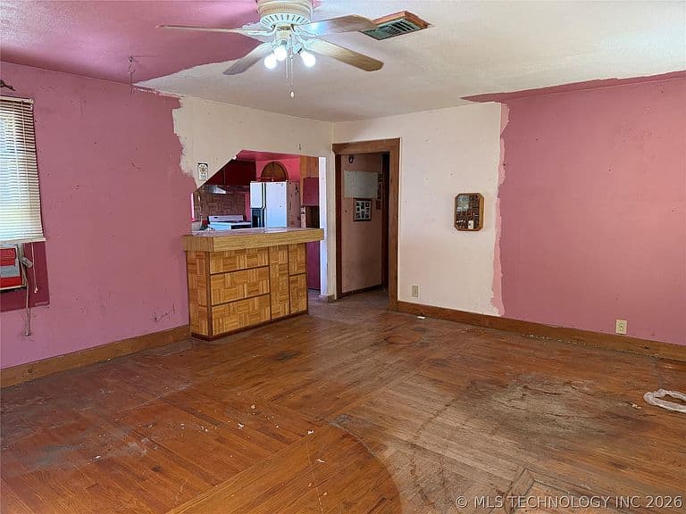 Listing photo 5