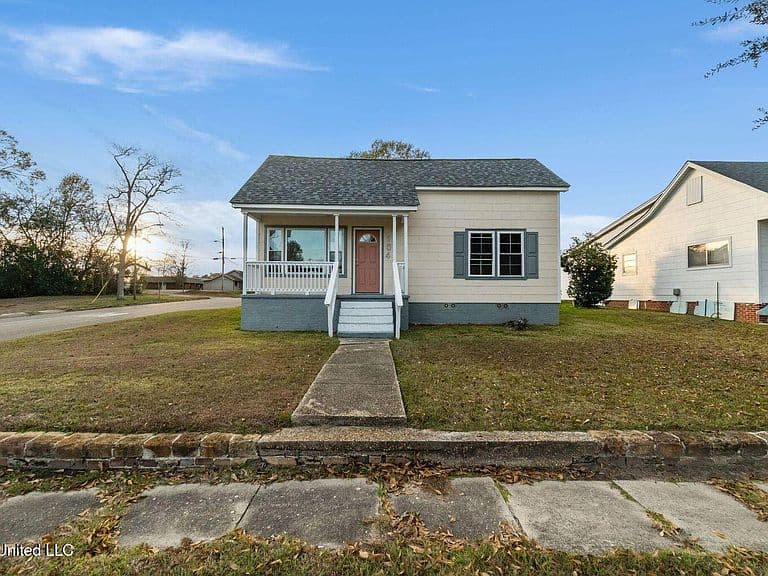 Listing photo 3