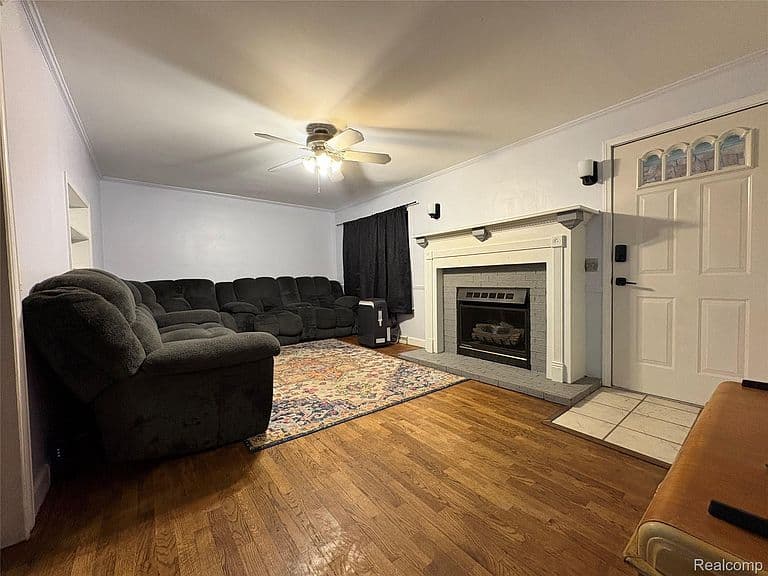 Listing photo 4