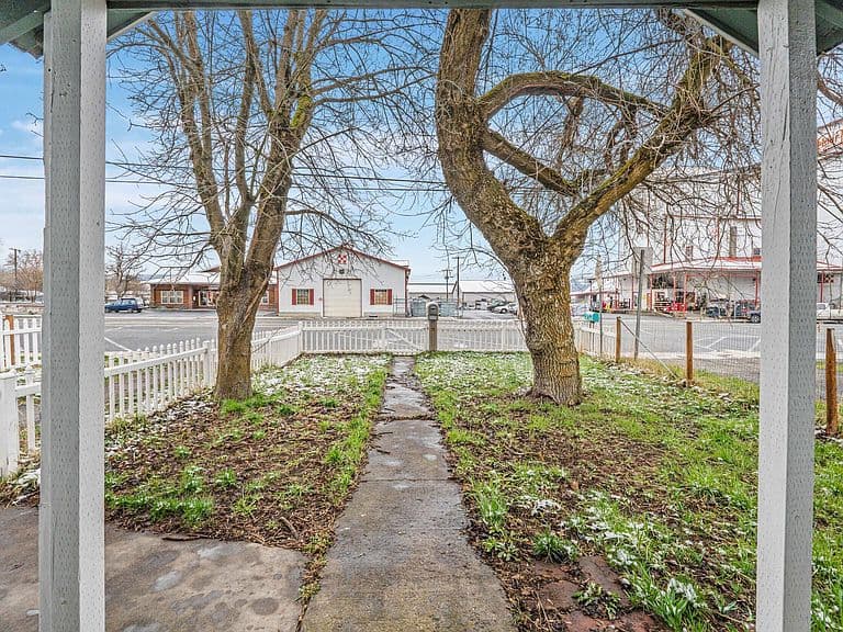 Listing photo 4