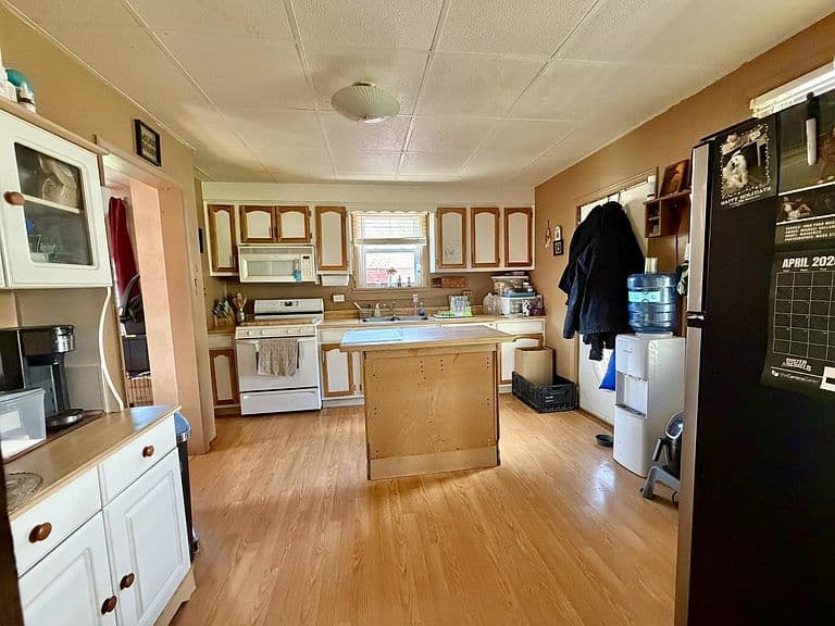 Listing photo 4