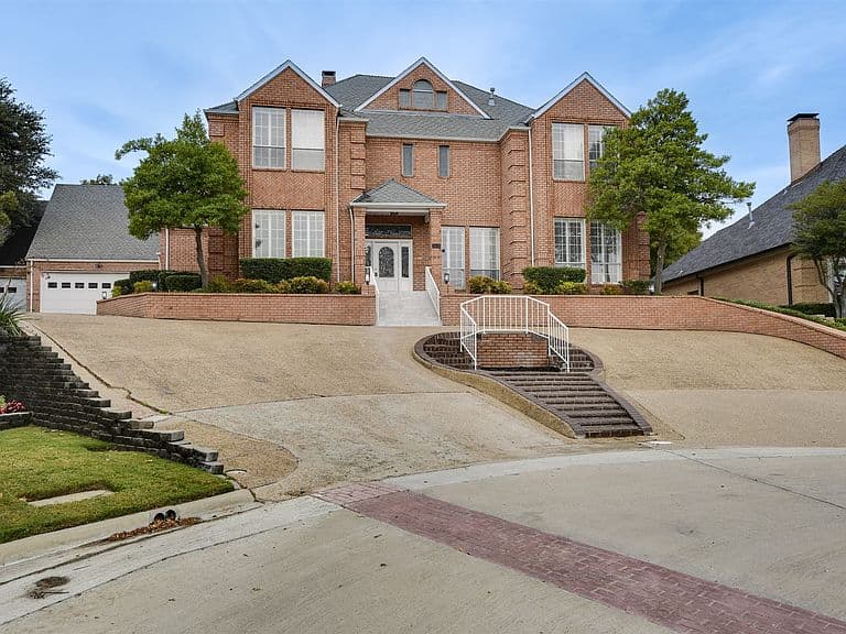 Listing photo 2