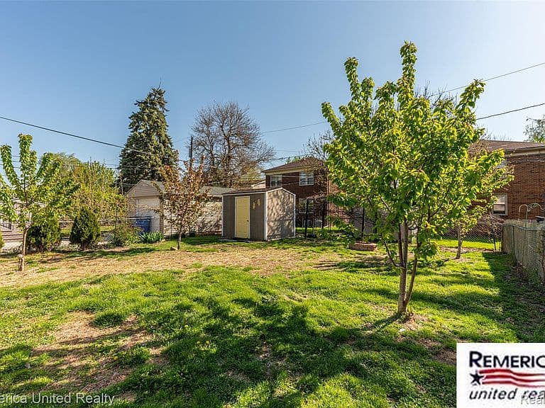 Listing photo 5