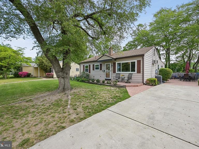 Listing photo 3
