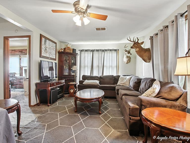 Listing photo 2