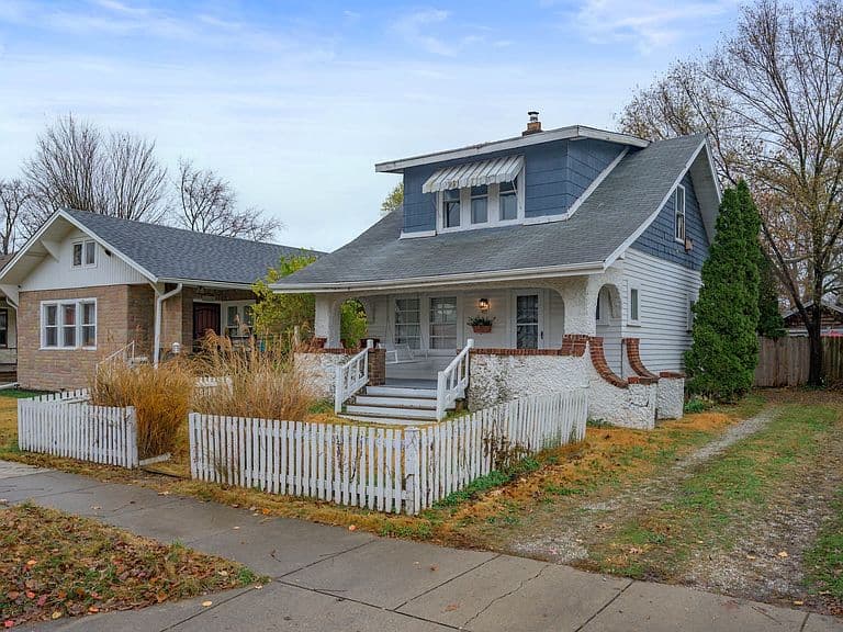 Listing photo 2