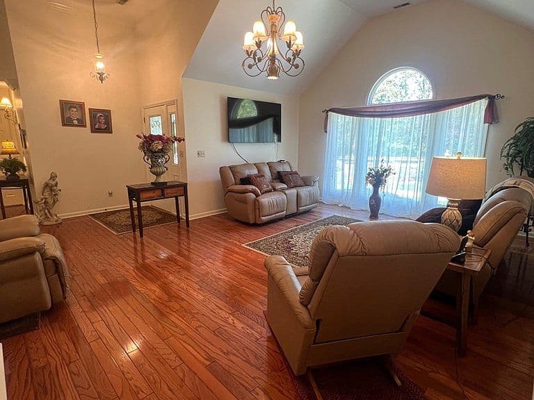 Listing photo 5
