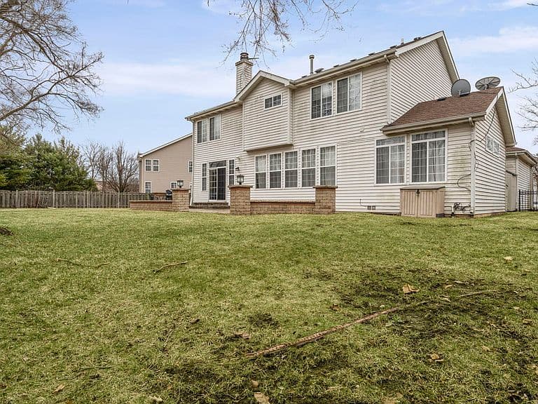 Listing photo 2