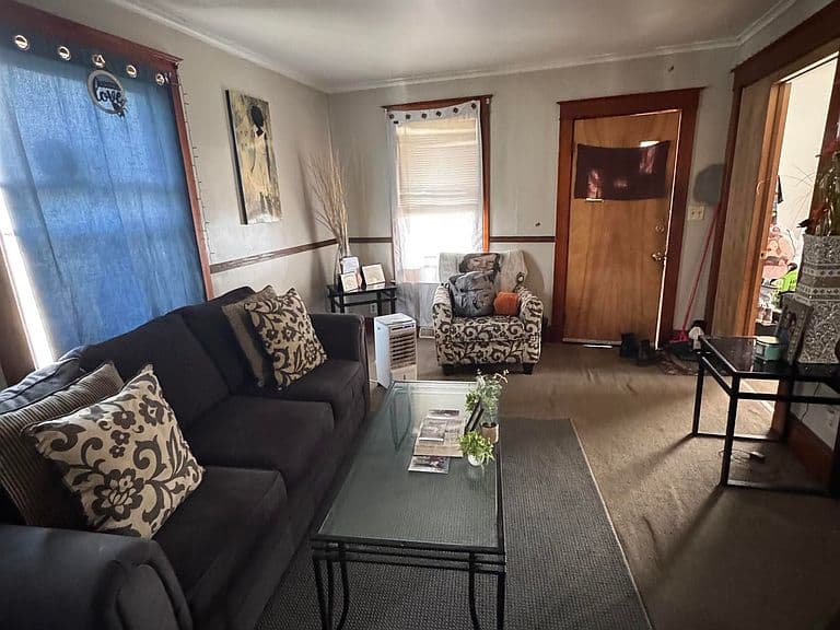 Listing photo 3
