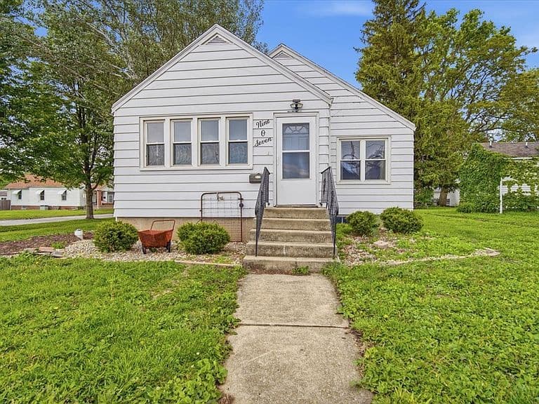 Listing photo 2