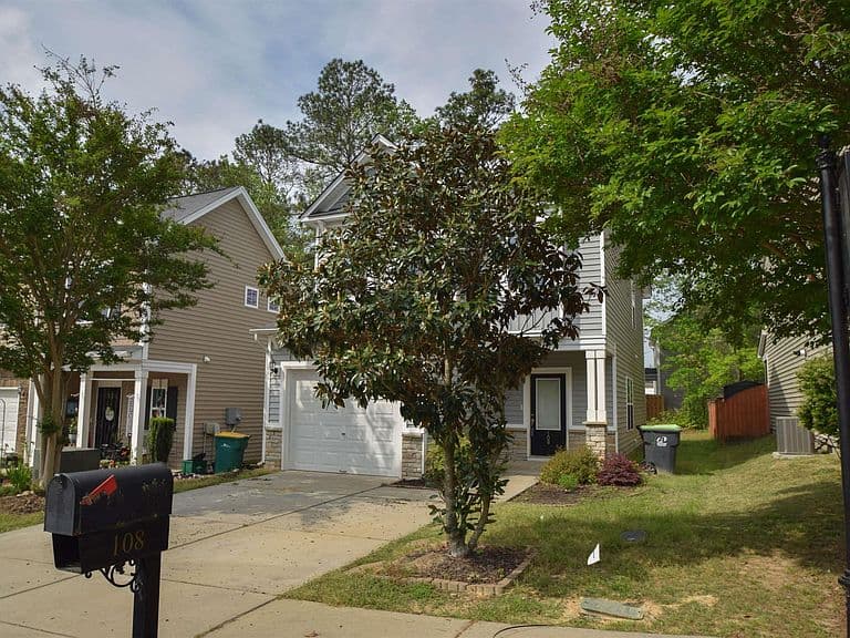 Listing photo 2