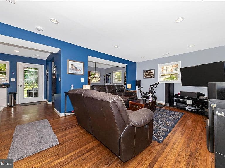 Listing photo 4