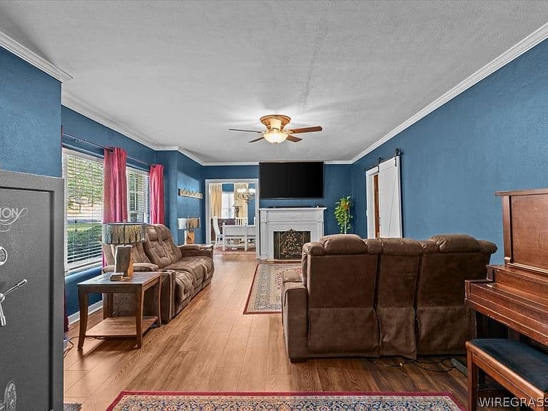 Listing photo 4
