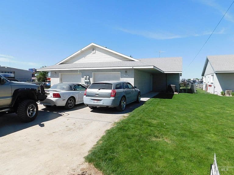 Listing photo 2