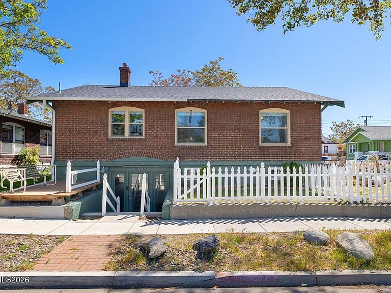 Listing photo 3