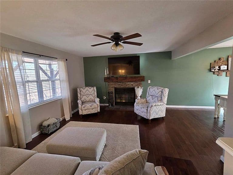 Listing photo 3