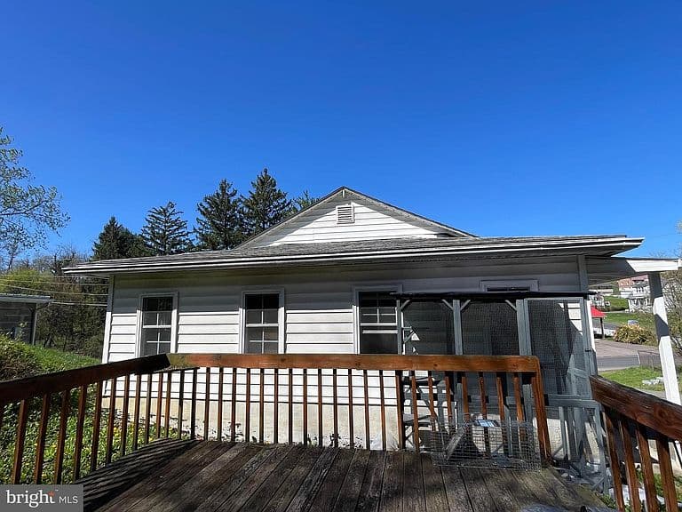 Listing photo 5