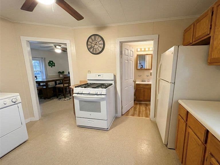 Listing photo 5