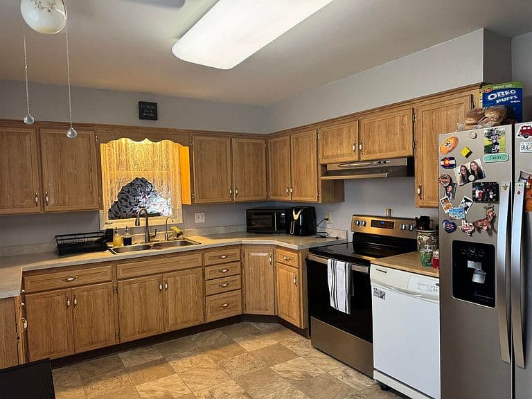 Listing photo 5