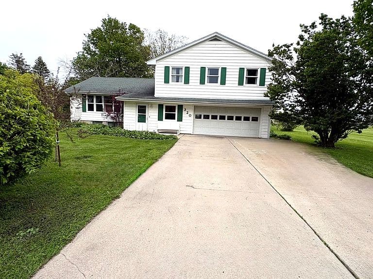 Listing photo 2