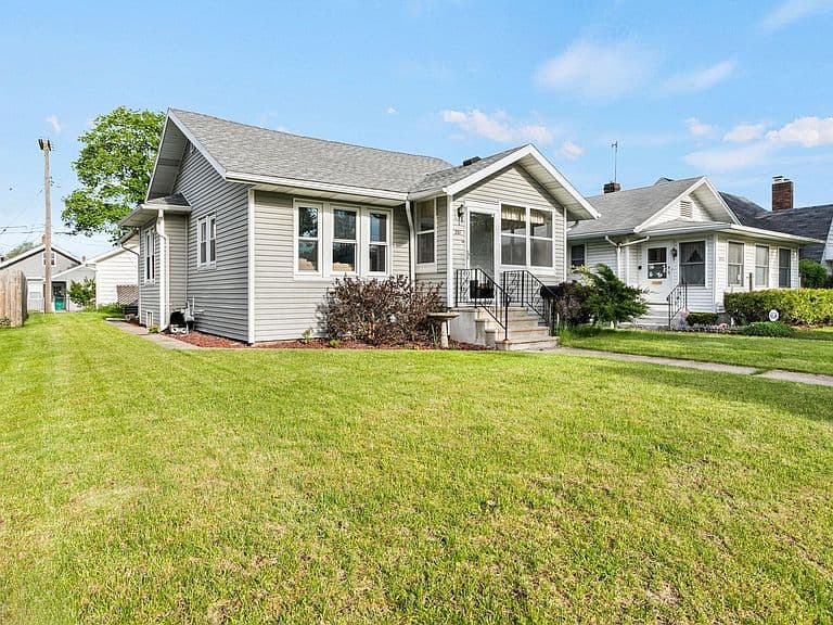 Listing photo 2