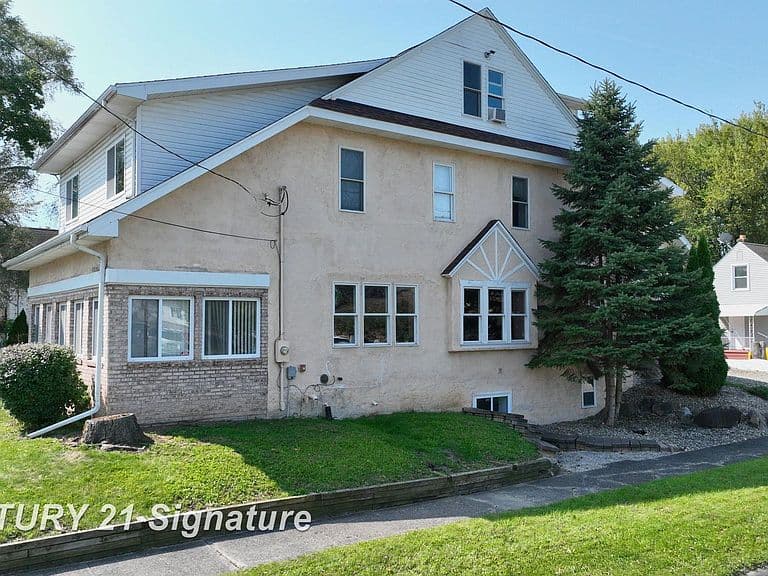 Listing photo 5