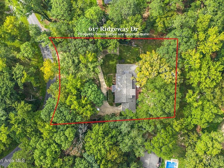 Listing photo 3