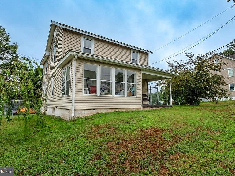 Listing photo 2