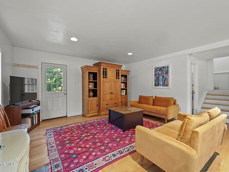 Listing photo 5
