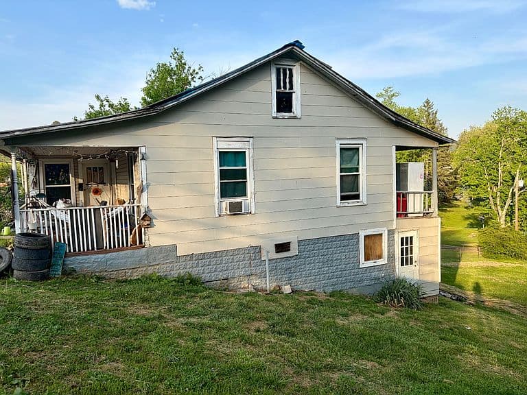 Listing photo 2