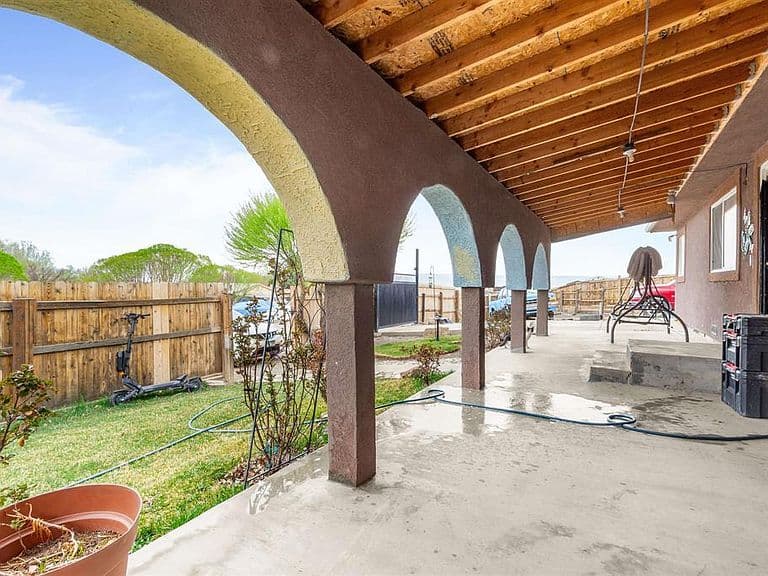 Listing photo 3