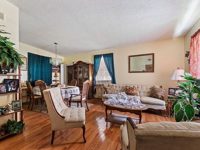 Listing photo 5