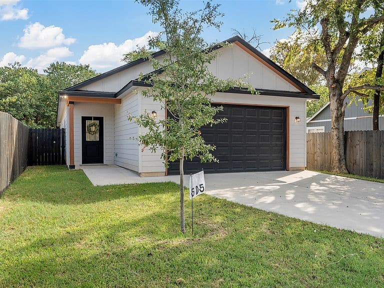 Listing photo 3