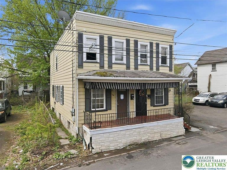 Listing photo 2