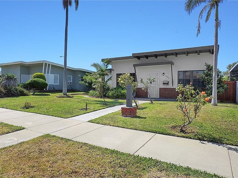 Listing photo 3