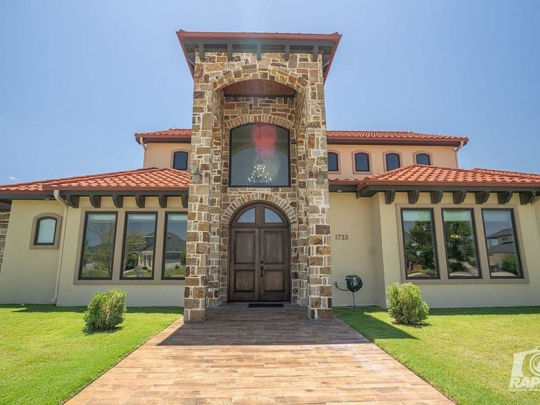 Listing photo 2