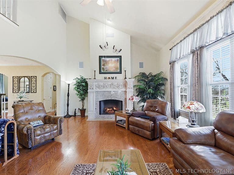 Listing photo 5