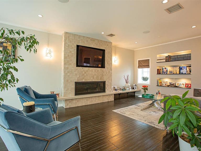 Listing photo 3